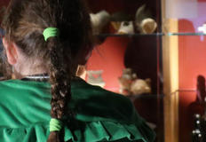 kinderen bezoeken een museum